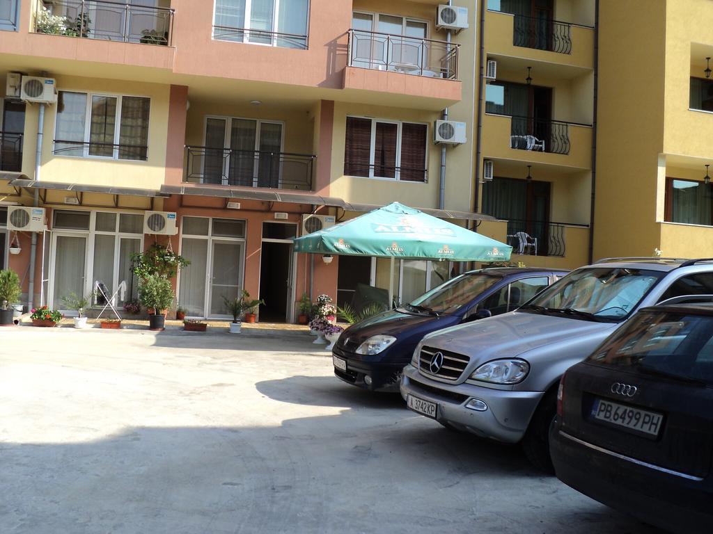 Meni Apartments And Guest Rooms Sozopol Buitenkant foto