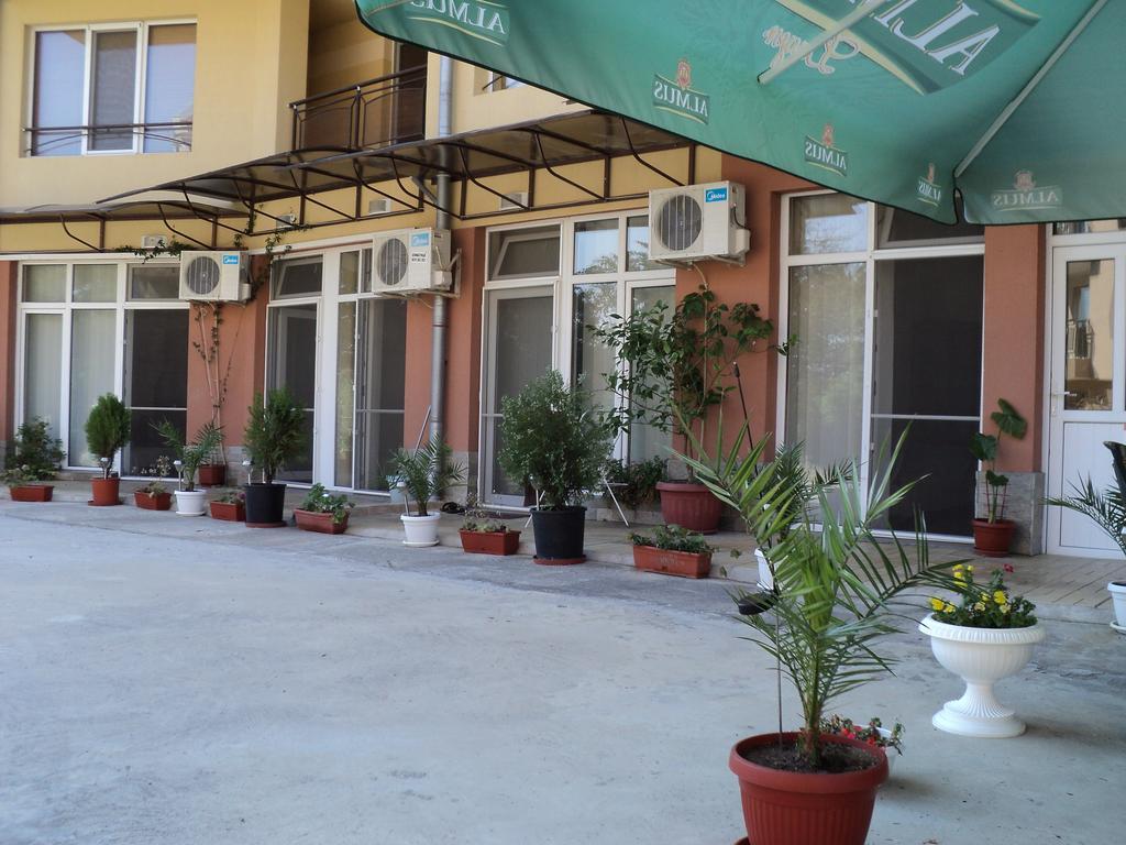 Meni Apartments And Guest Rooms Sozopol Buitenkant foto