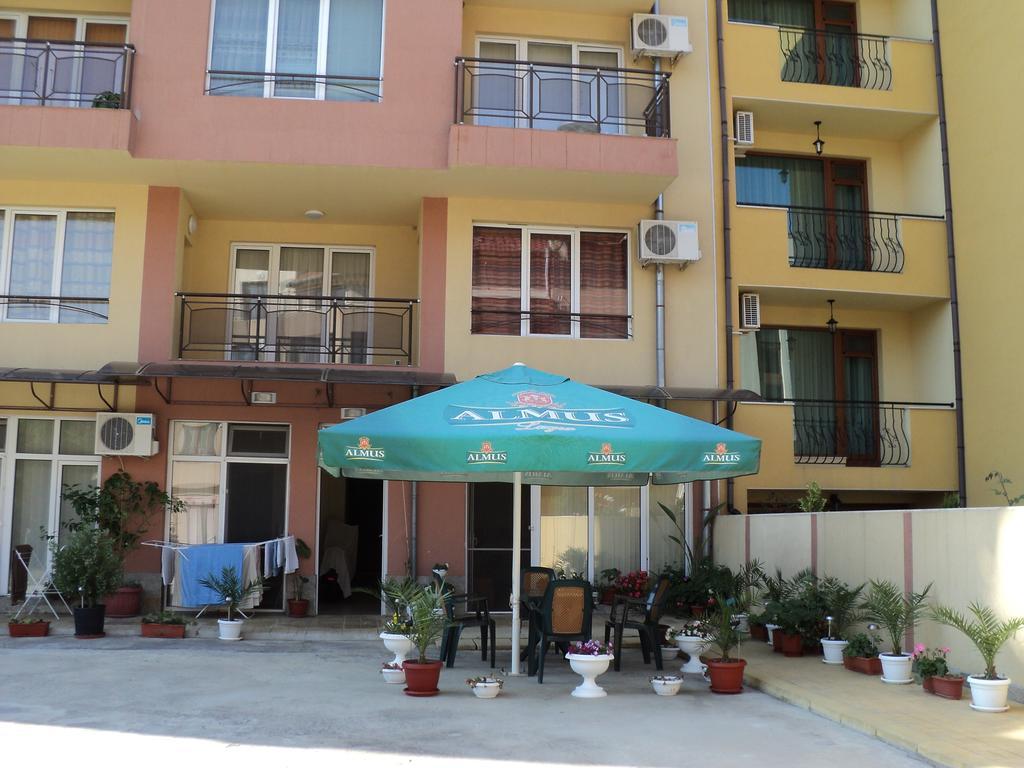 Meni Apartments And Guest Rooms Sozopol Buitenkant foto
