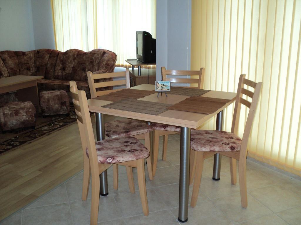 Meni Apartments And Guest Rooms Sozopol Buitenkant foto