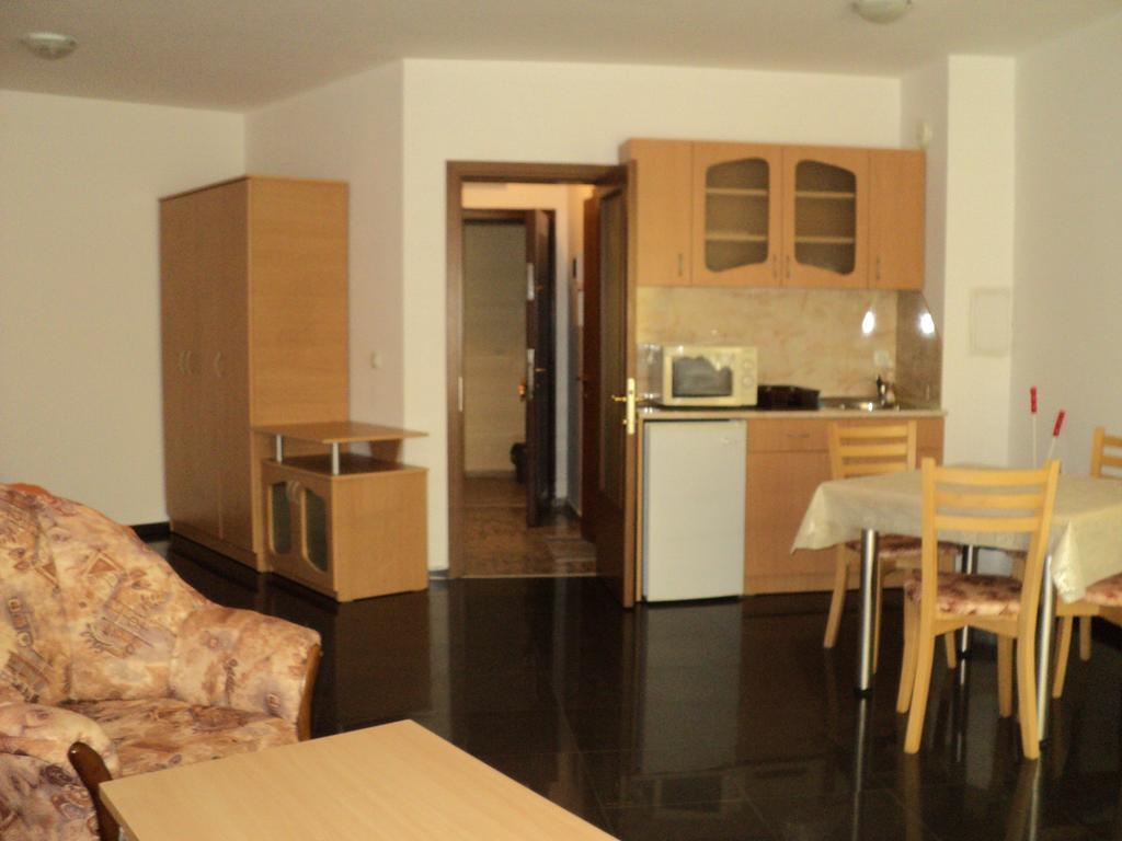 Meni Apartments And Guest Rooms Sozopol Buitenkant foto