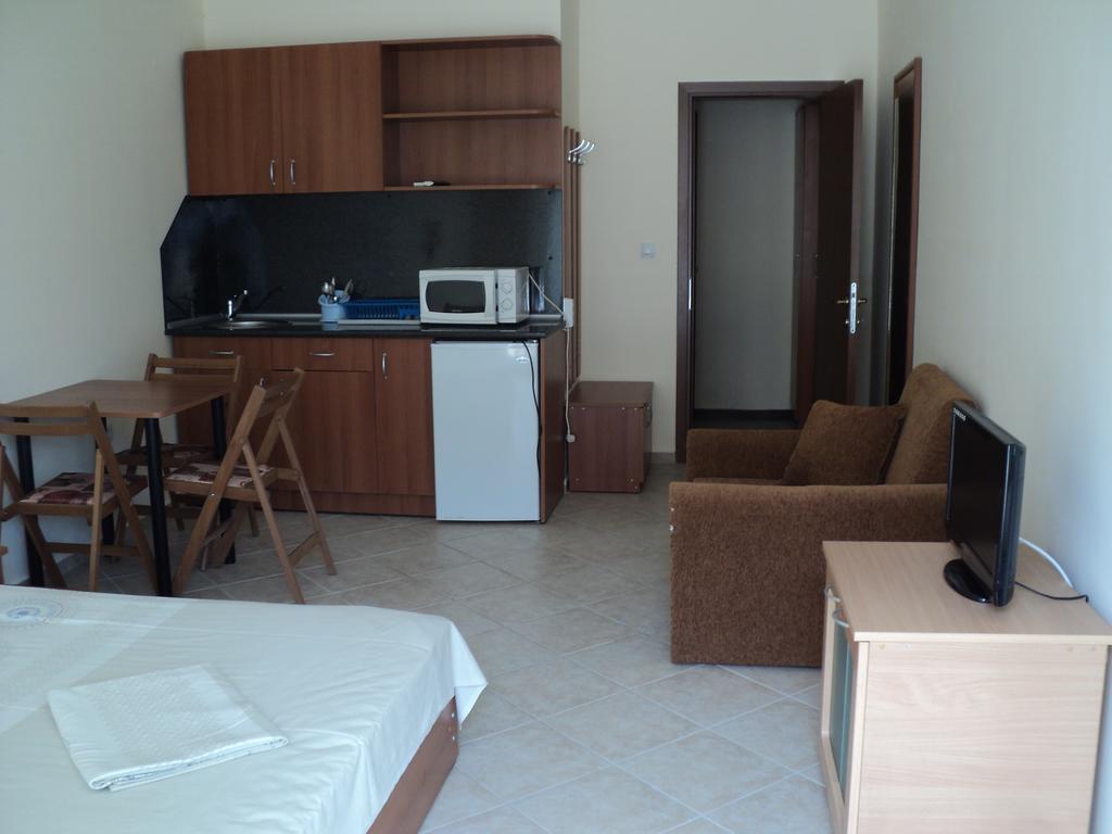 Meni Apartments And Guest Rooms Sozopol Buitenkant foto
