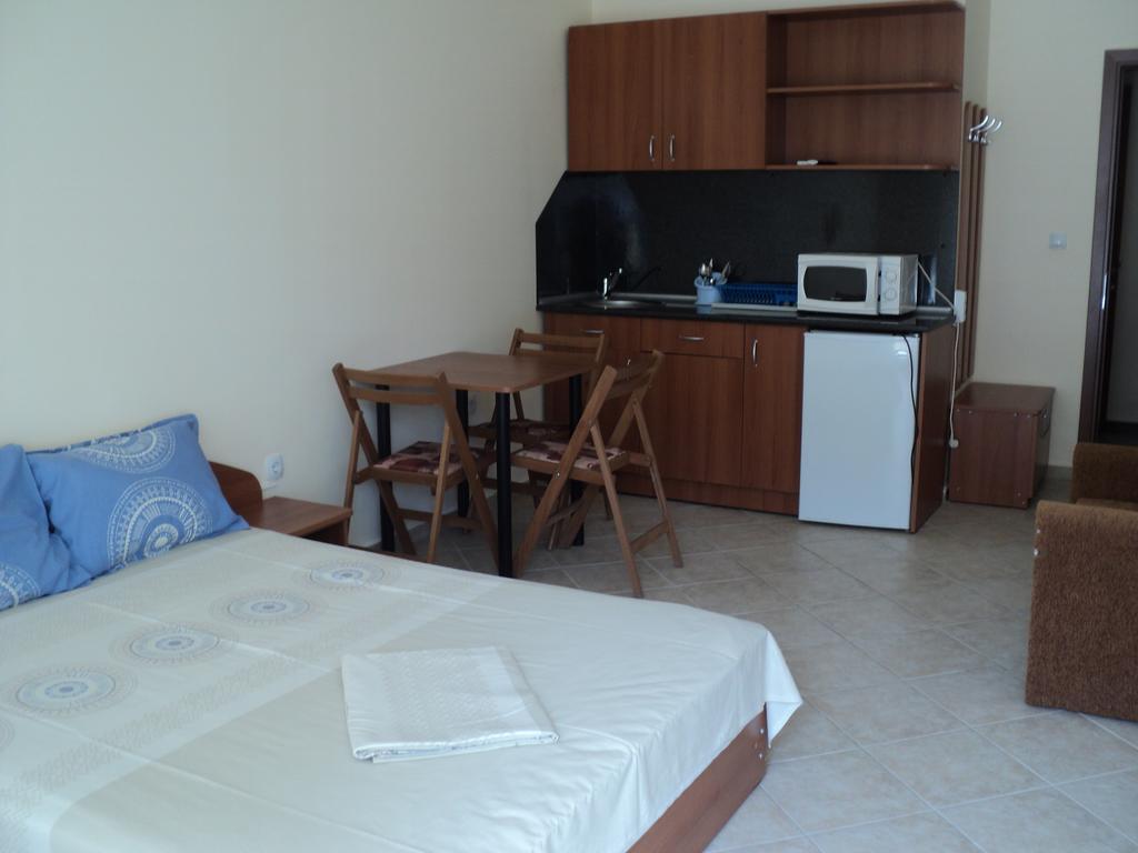 Meni Apartments And Guest Rooms Sozopol Buitenkant foto