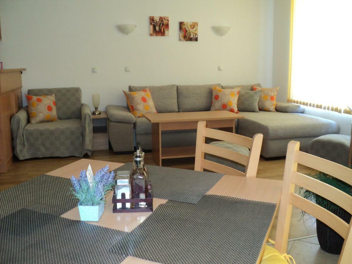 Meni Apartments And Guest Rooms Sozopol Buitenkant foto