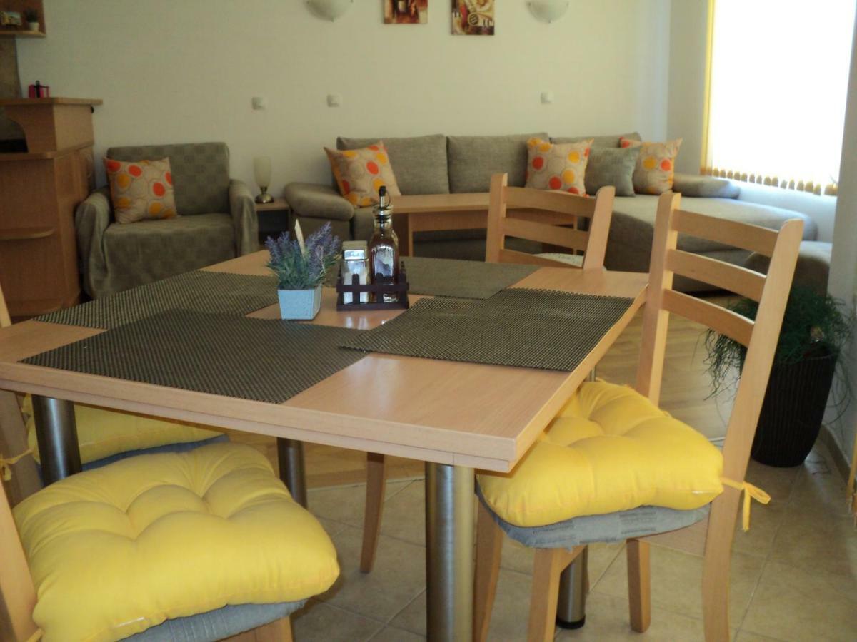 Meni Apartments And Guest Rooms Sozopol Buitenkant foto