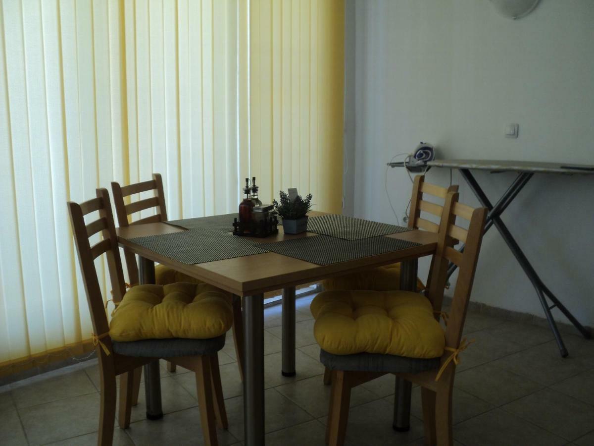 Meni Apartments And Guest Rooms Sozopol Buitenkant foto