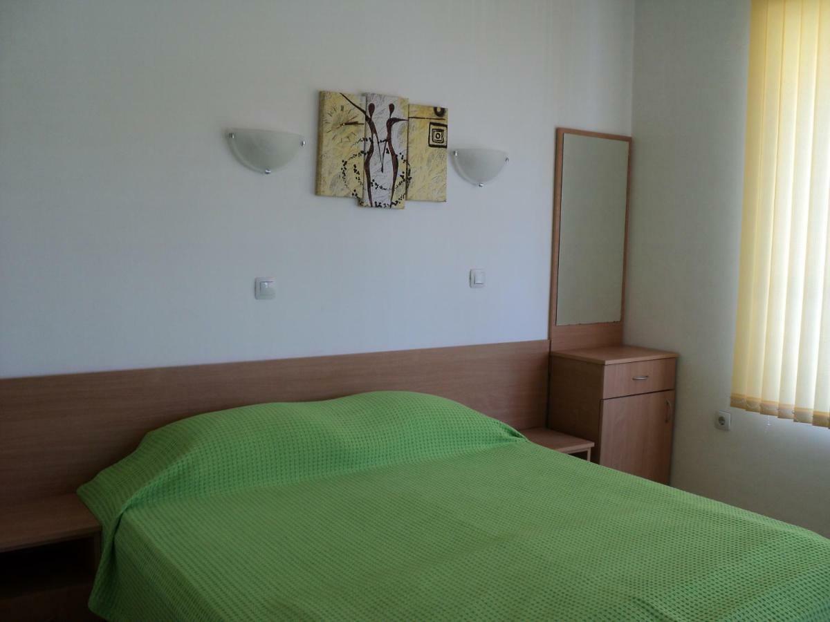 Meni Apartments And Guest Rooms Sozopol Buitenkant foto