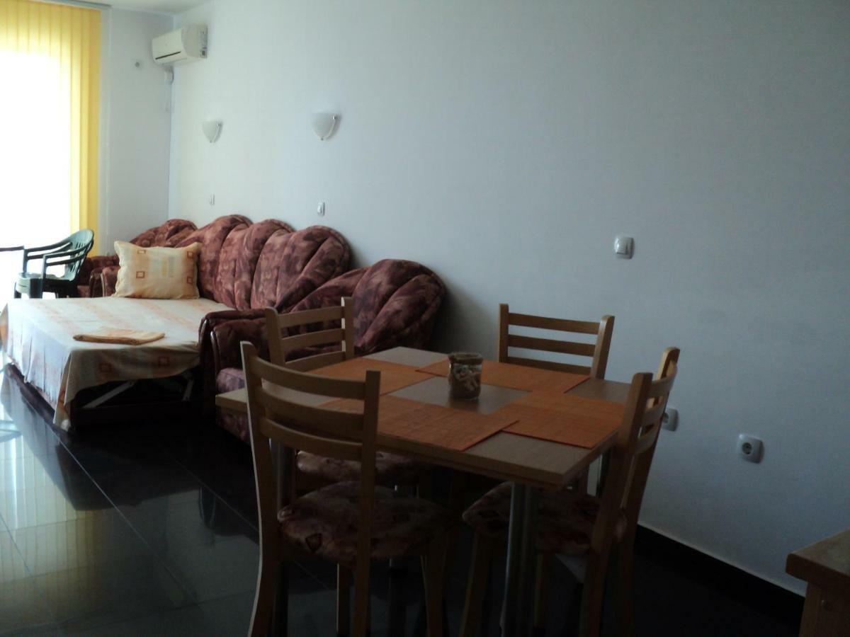 Meni Apartments And Guest Rooms Sozopol Buitenkant foto