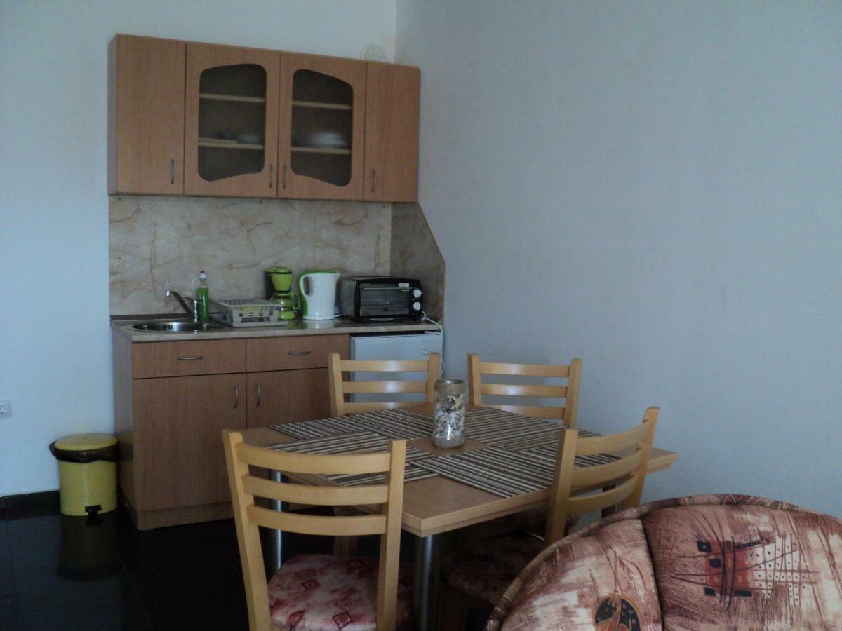 Meni Apartments And Guest Rooms Sozopol Buitenkant foto