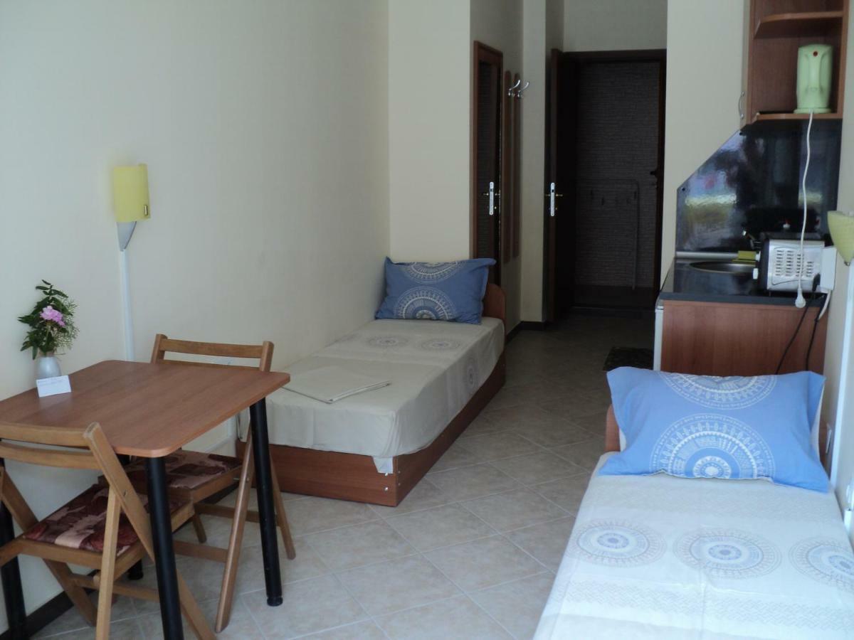 Meni Apartments And Guest Rooms Sozopol Buitenkant foto
